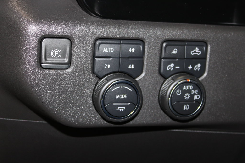 Used 2023 Chevrolet Silverado 1500 ZR2 AWD/4WD image 7