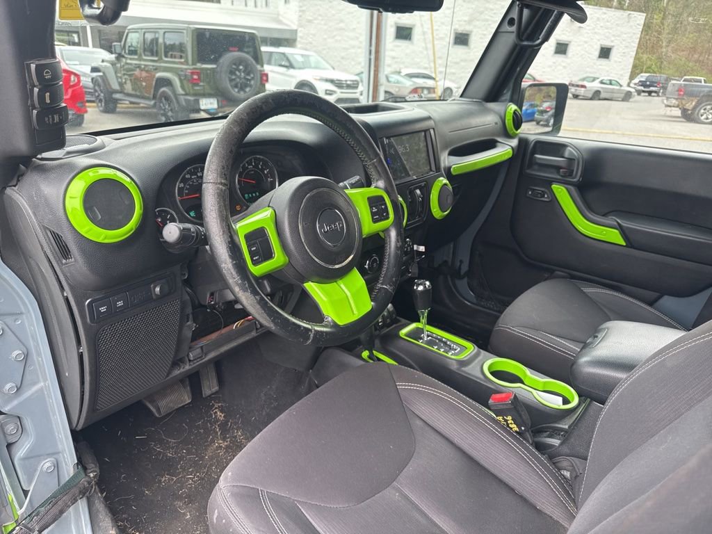 Used 2015 Jeep Wrangler Unlimited Rubicon image 10