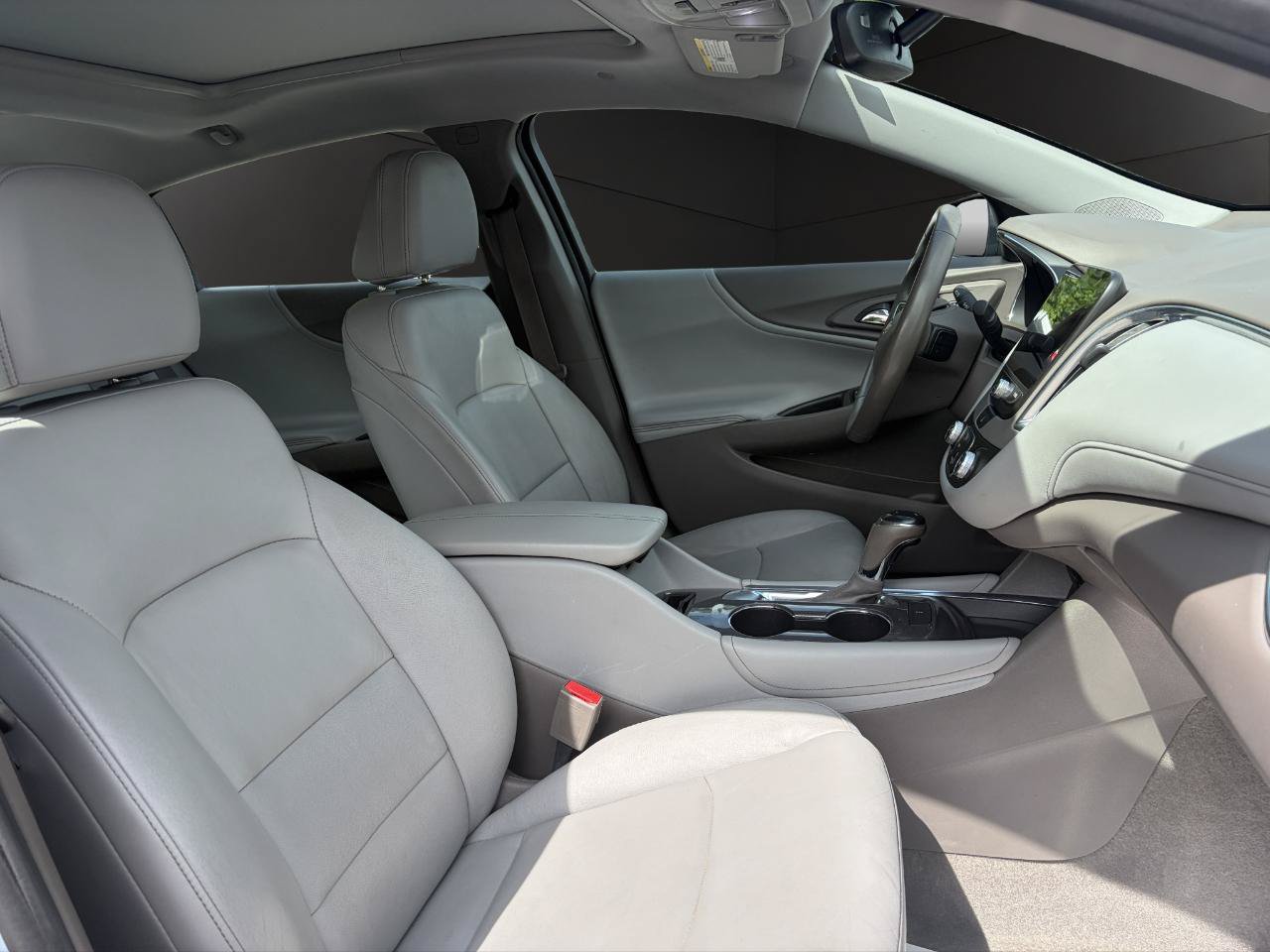Used 2017 Chevrolet Malibu LT w/ Leather Package FWD image 17