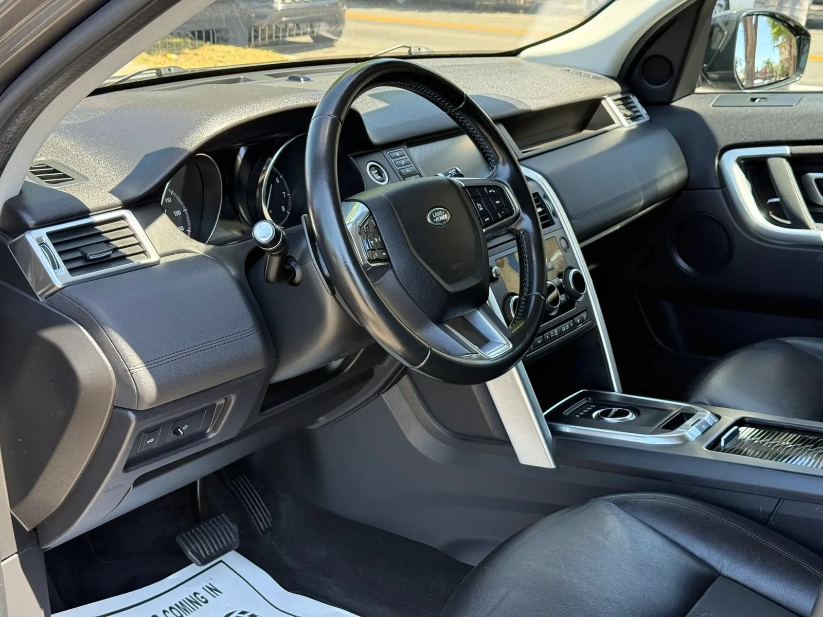 Used 2018 Land Rover Discovery Sport SE AWD/4WD image 17