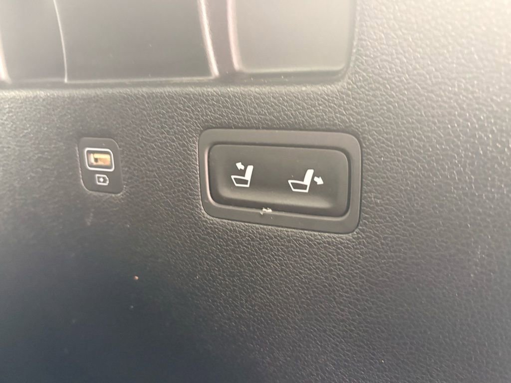 Used 2021 Hyundai Palisade Limited image 11