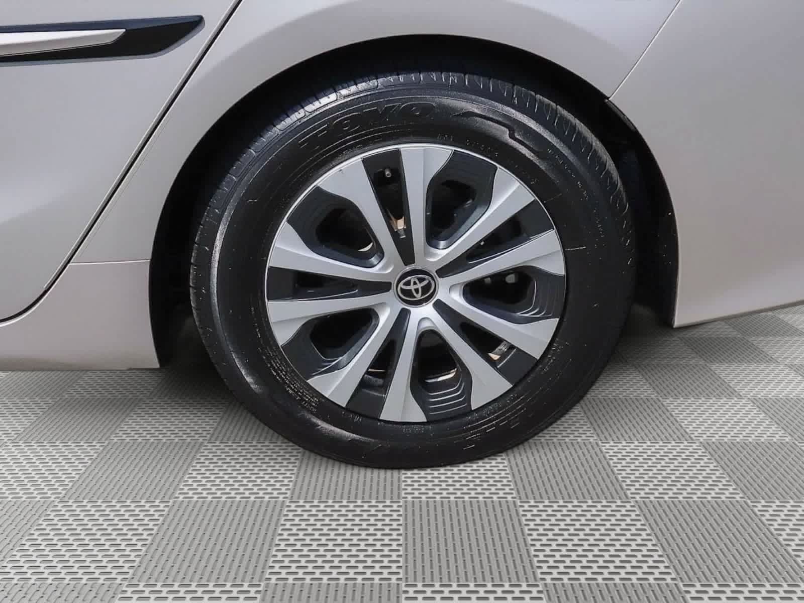 Used 2020 Toyota Prius Prime LE FWD image 13