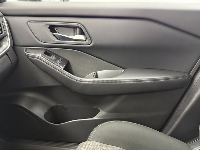 Used 2025 Nissan Rogue SV image 24