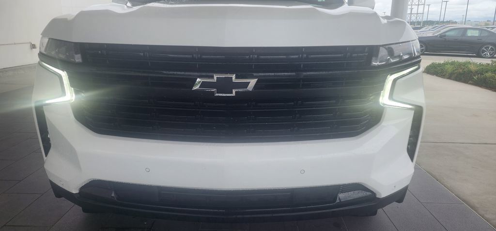 Used 2024 Chevrolet Suburban RST RWD image 3