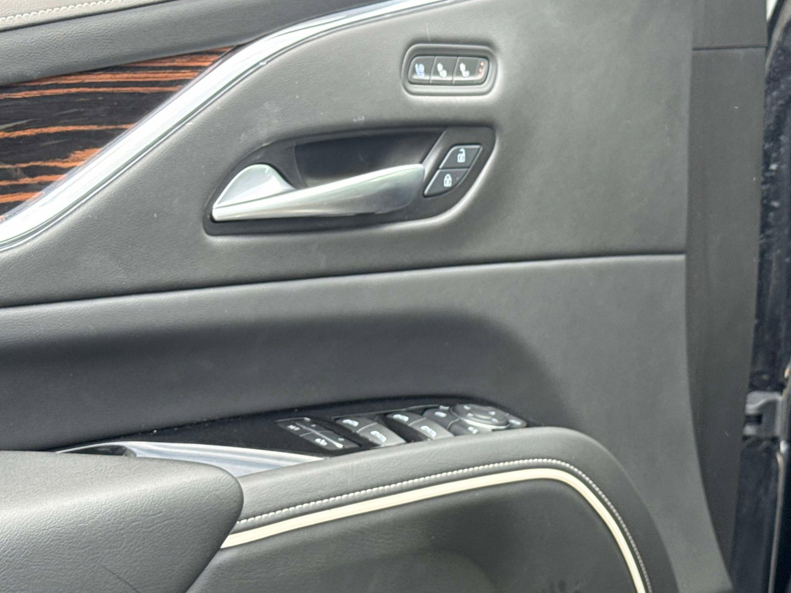 Used 2024 Cadillac Escalade ESV Premium Luxury w/ Performance Package image 17