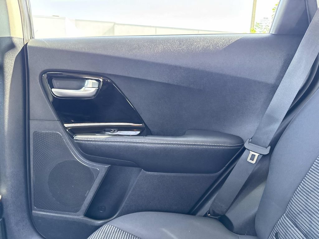 Used 2021 Kia Niro LXS FWD image 18