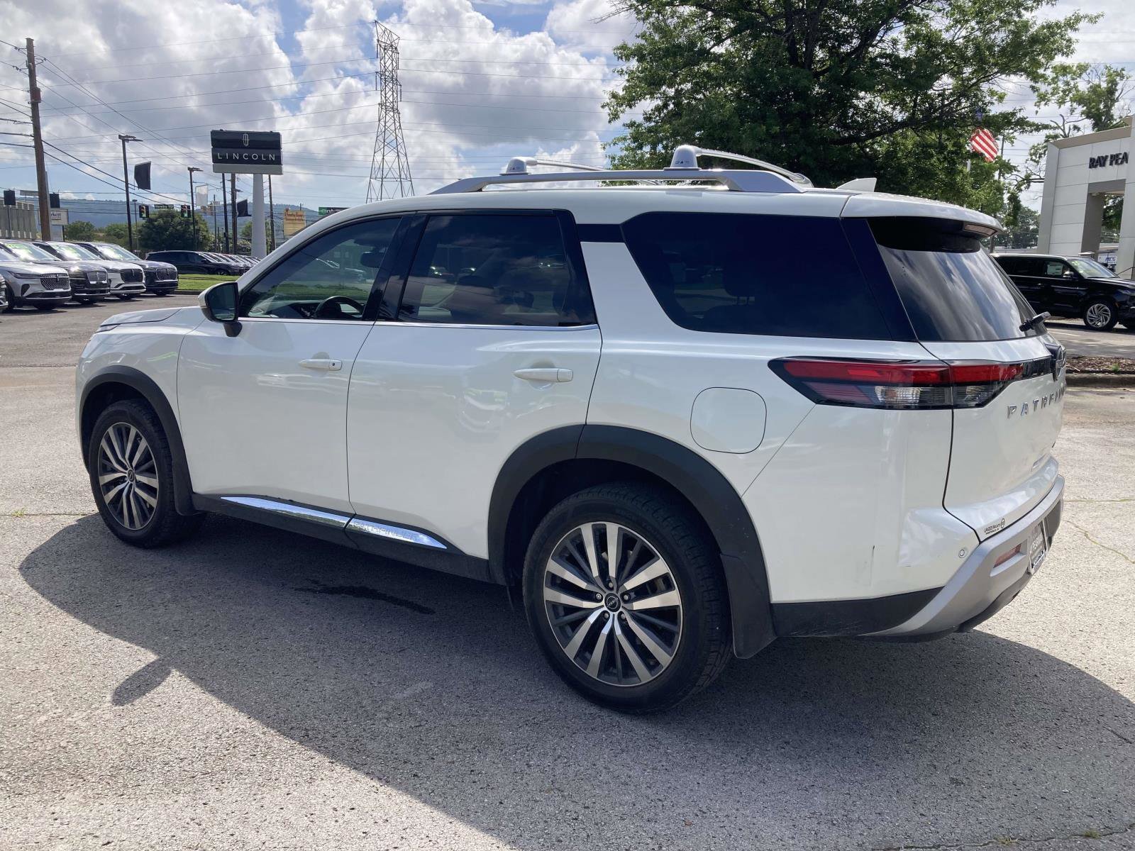 Used 2022 Nissan Pathfinder Platinum w/ Cargo Package FWD image 7