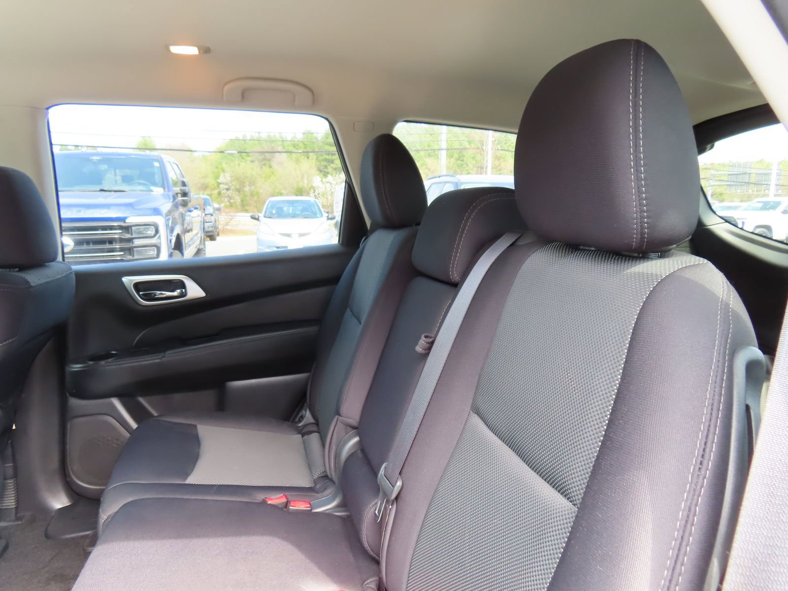 Used 2019 Nissan Pathfinder SV image 35