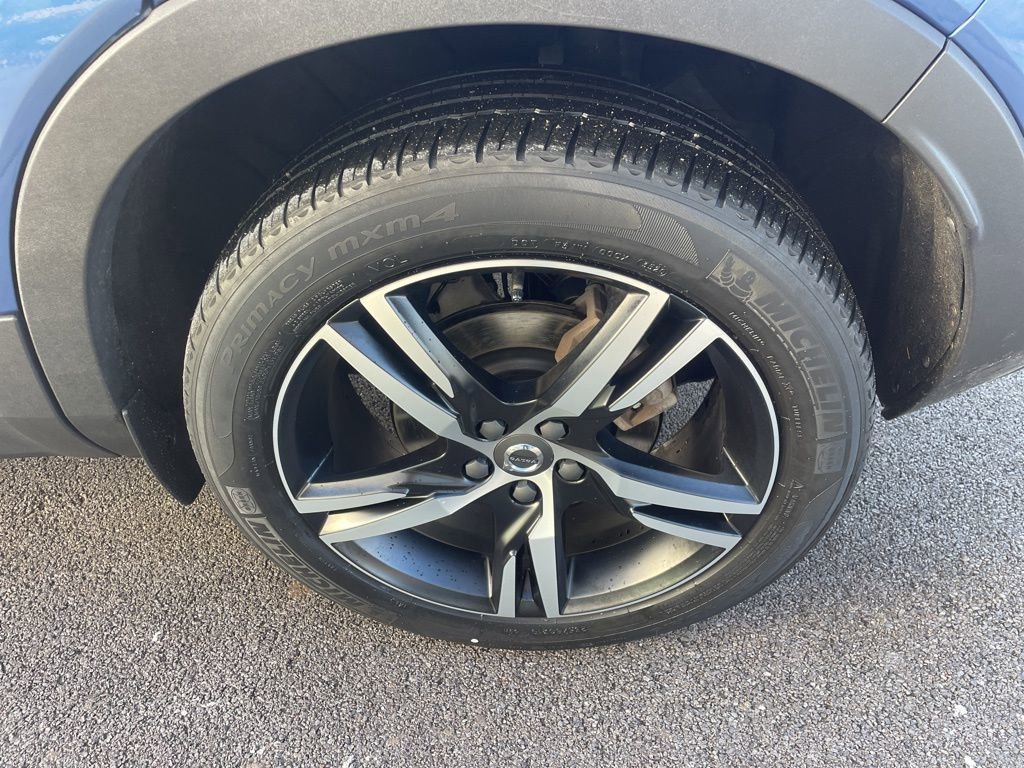 Used 2021 Volvo XC40 T5 R-Design w/ Advanced Package image 15