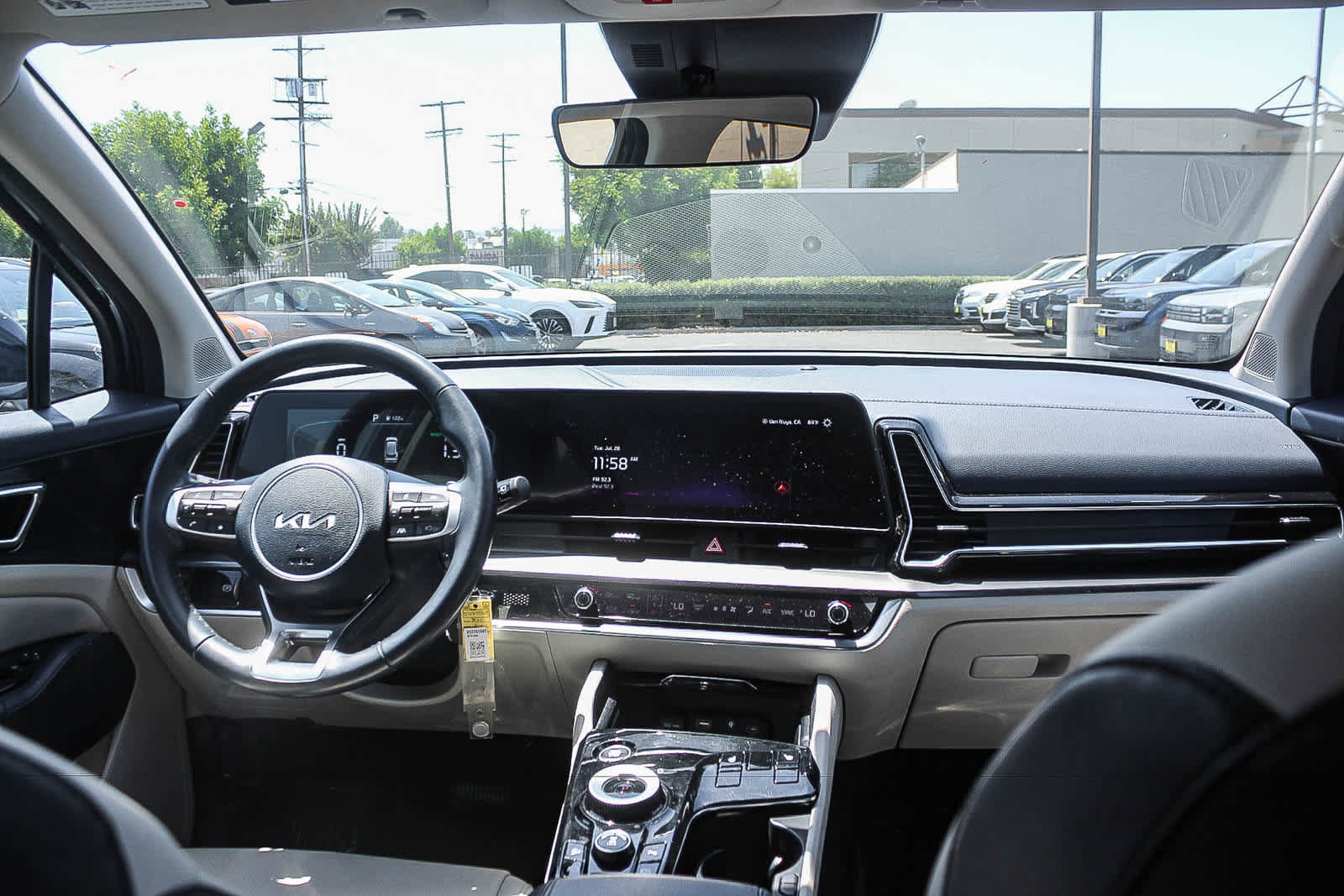 Used 2025 Kia Sportage EX AWD/4WD image 16