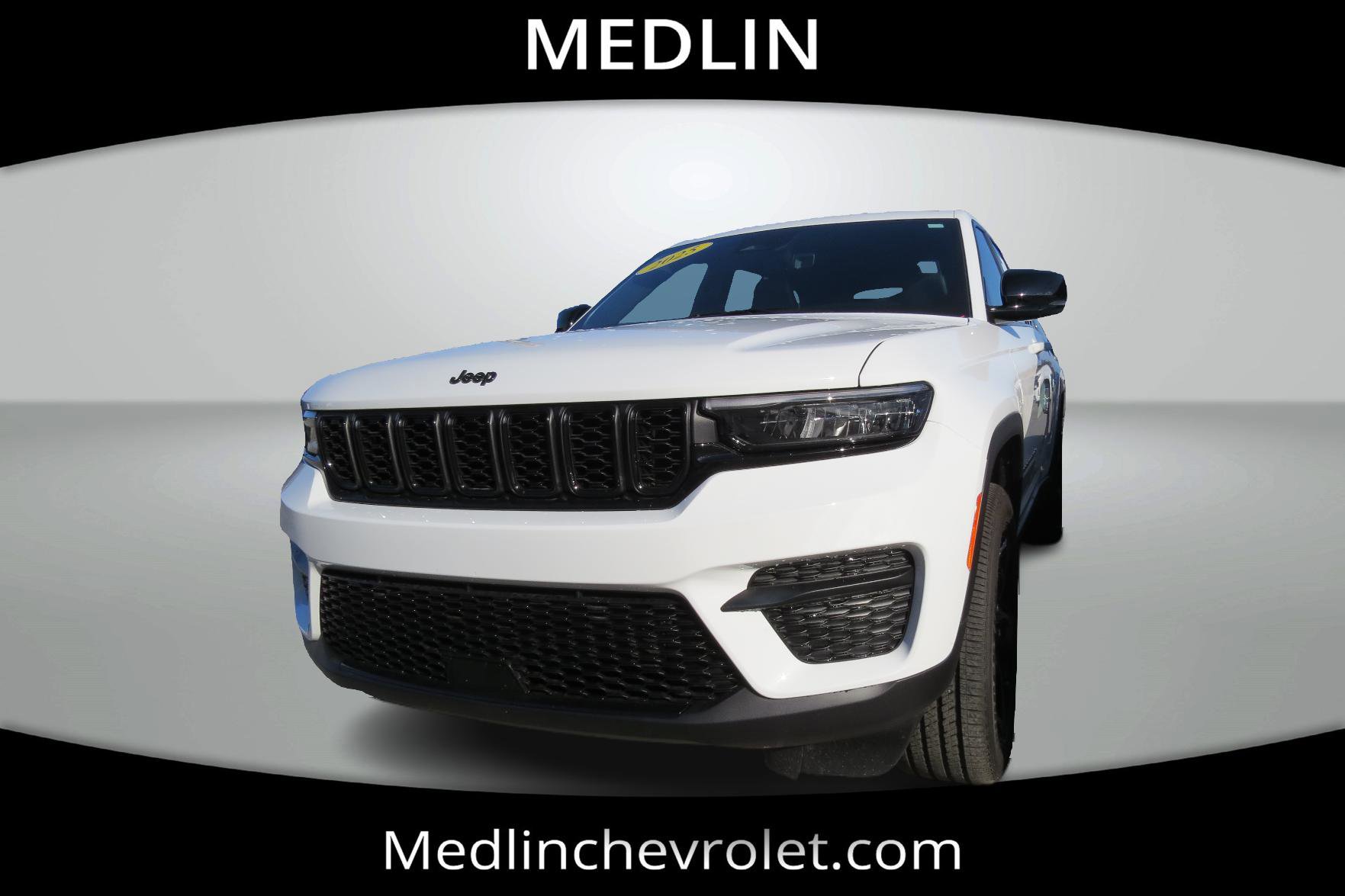 Used 2025 Jeep Grand Cherokee 4WD image 4