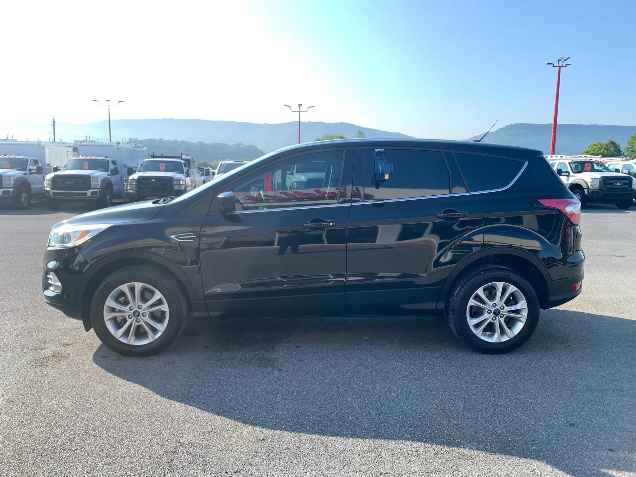 Used 2017 Ford Escape SE AWD/4WD image 5