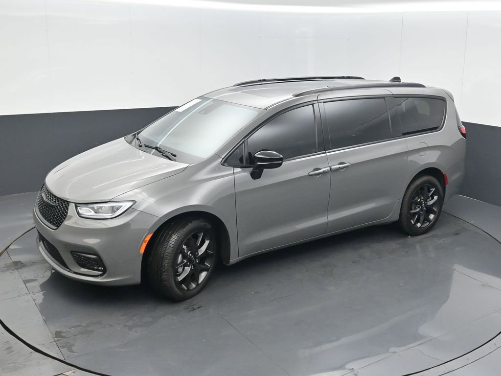 Used 2023 Chrysler Pacifica Limited w/ S Appearance Package AWD/4WD image 44
