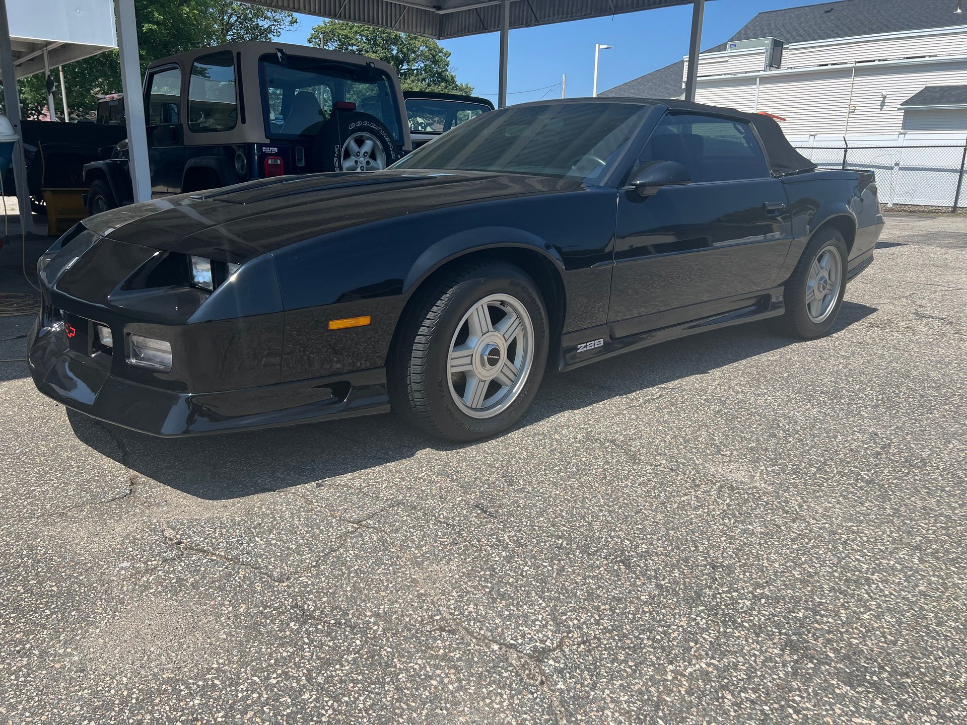 Used 1991 Chevrolet Camaro Z28 RWD image 2
