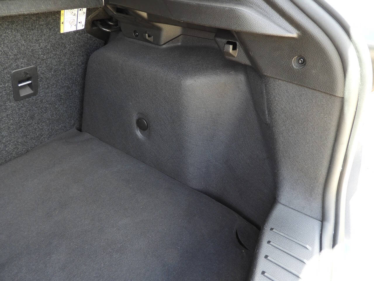 Used 2018 Ford Focus SE FWD image 25