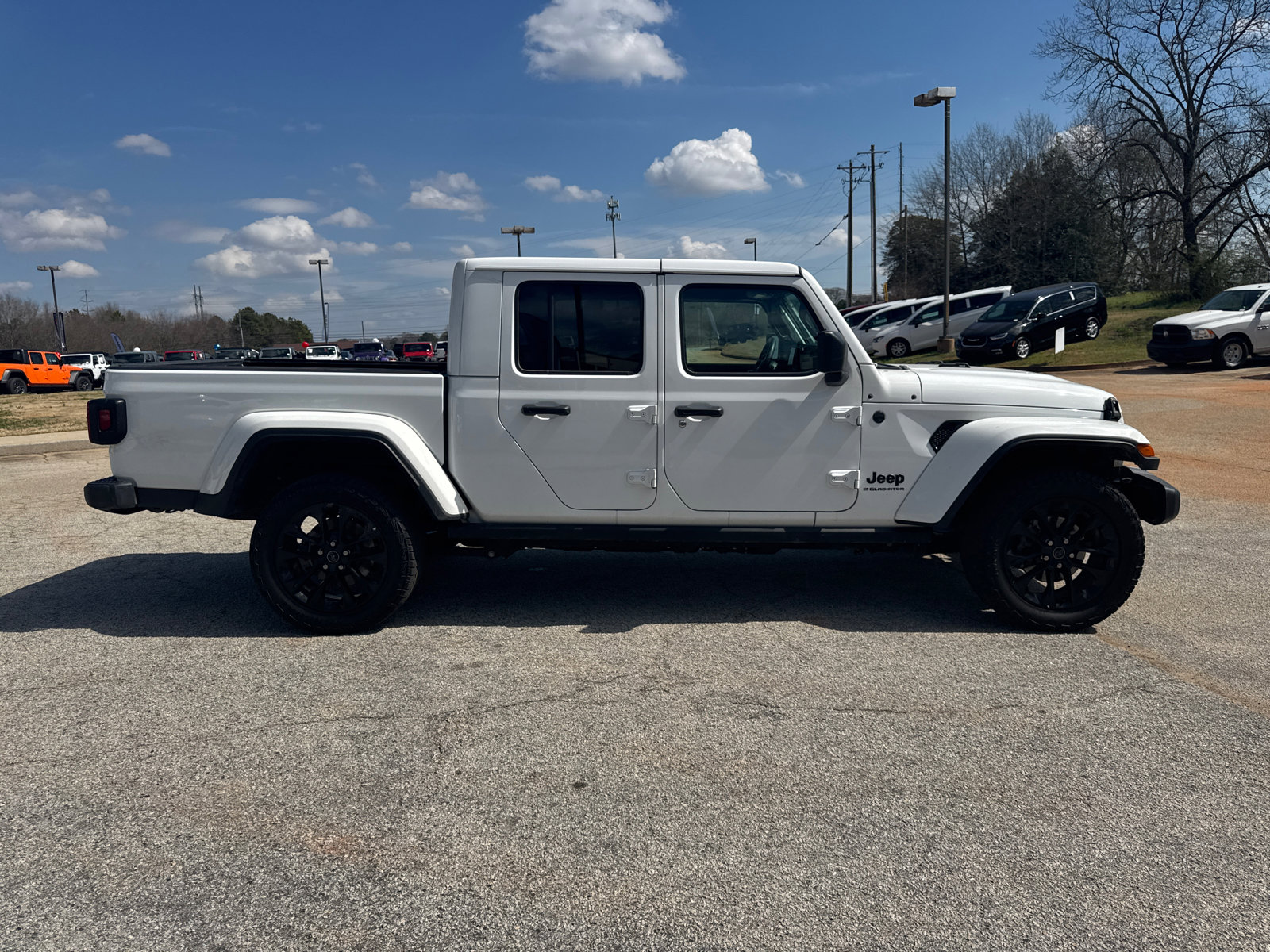 Used 2024 Jeep Gladiator Sport image 4