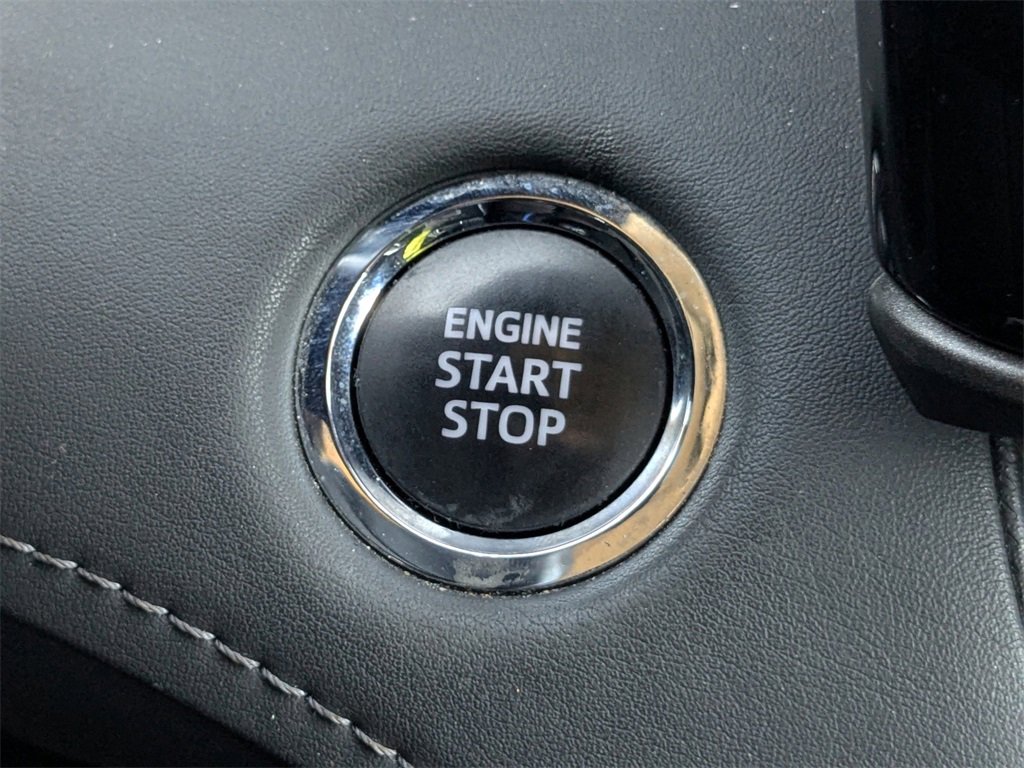 Used 2023 Toyota Highlander LE image 32