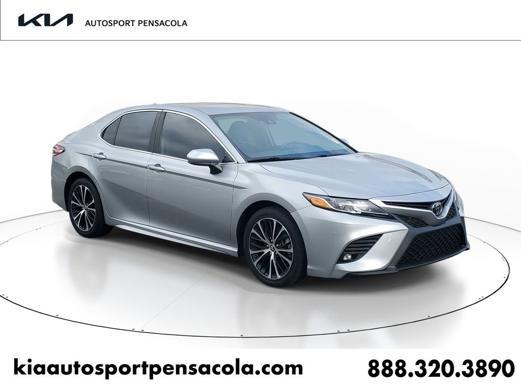 Used 2020 Toyota Camry SE image 1