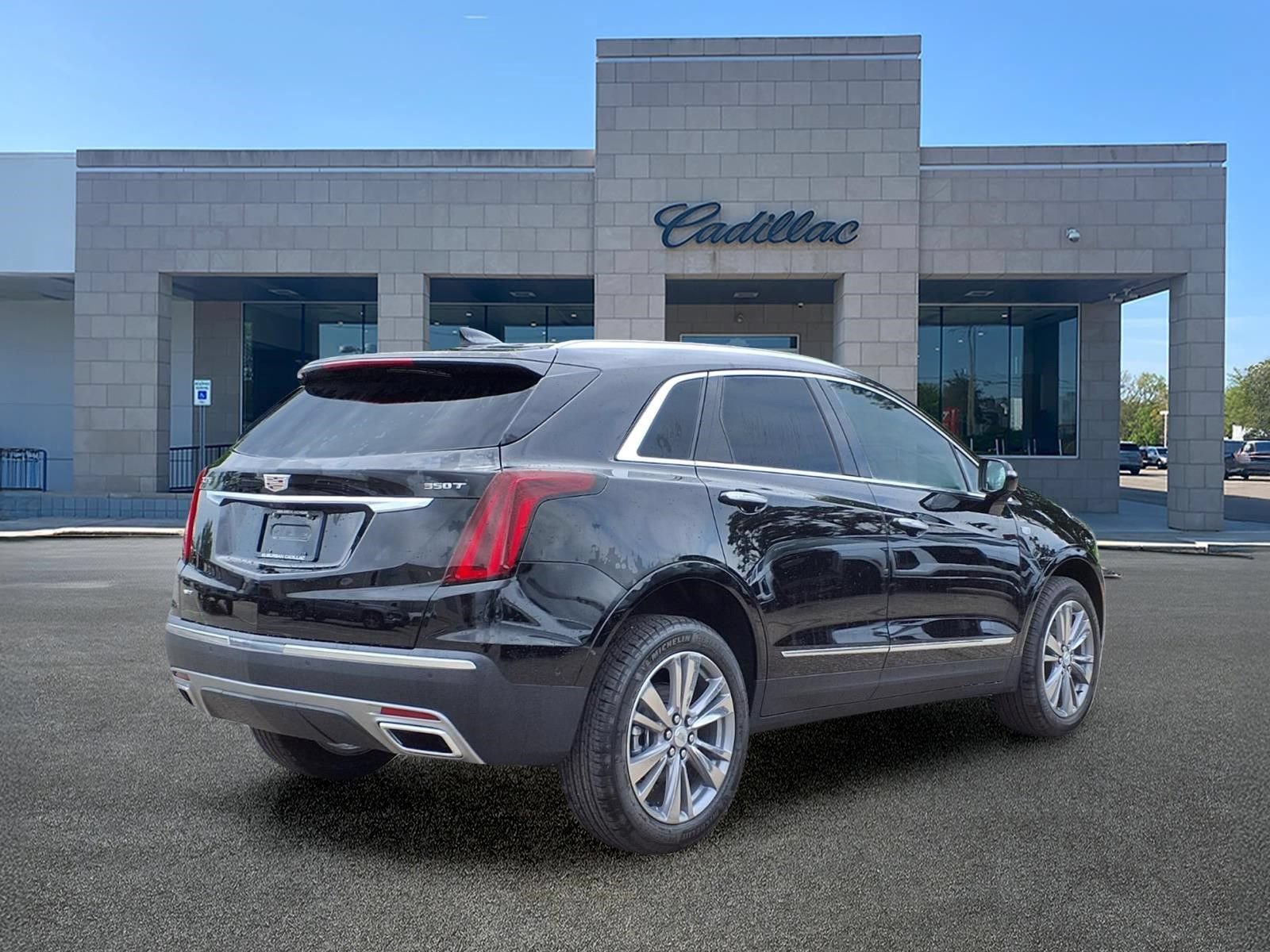 New 2026 Cadillac XT5 Premium Luxury w/ LPO, Floor Liner Package AWD/4WD image 4