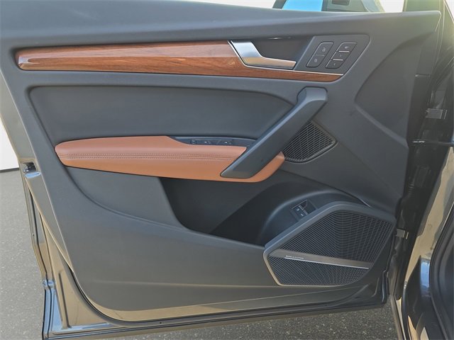 Used 2023 Audi Q5 e Premium Plus w/ Premium Plus Package image 30