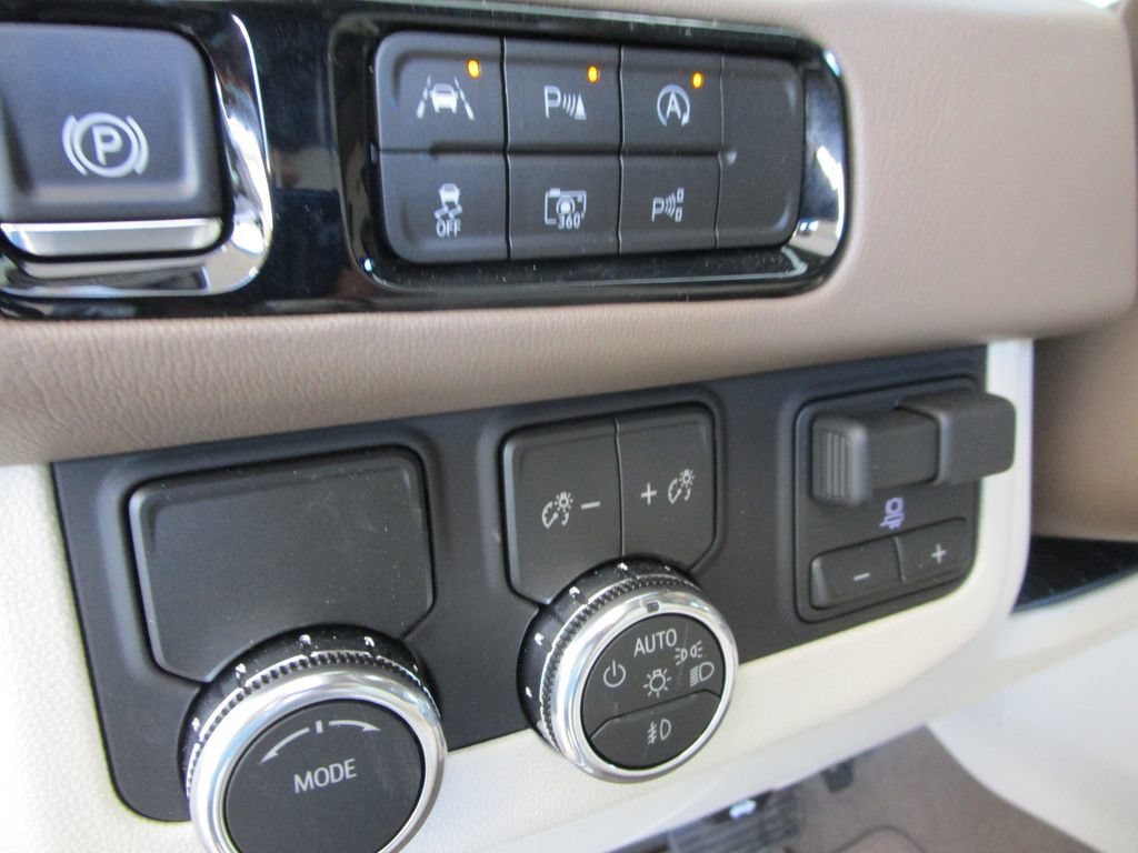 New 2026 GMC Yukon XL Denali w/ Advanced Technology Package RWD image 32