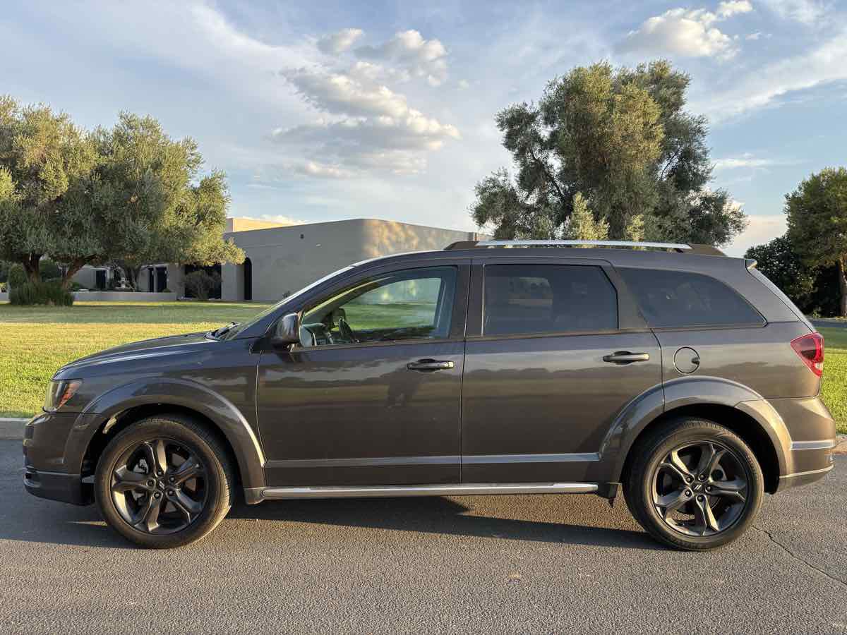 Used 2020 Dodge Journey Crossroad image 2