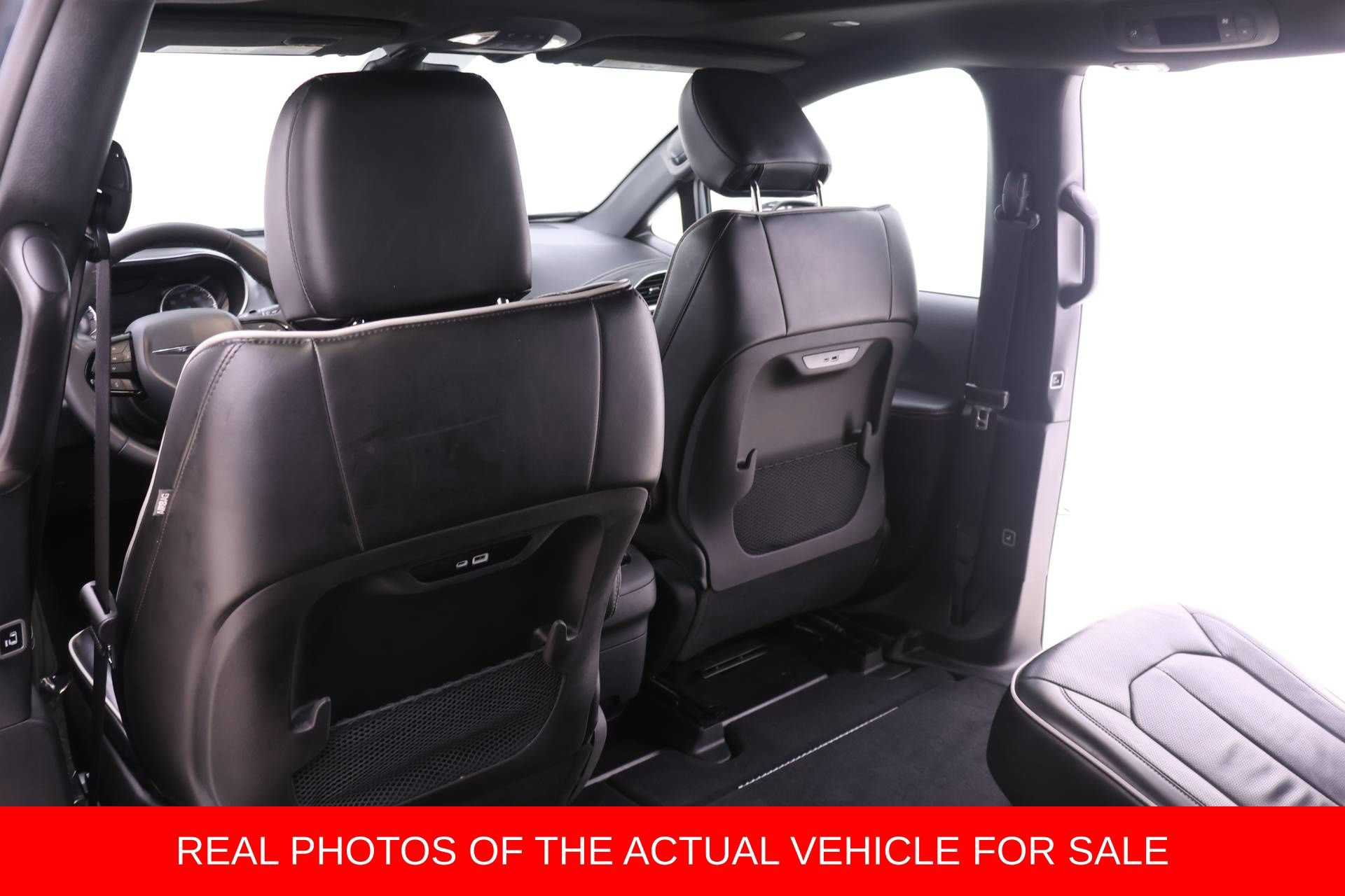 Used 2025 Chrysler Pacifica Limited FWD image 11
