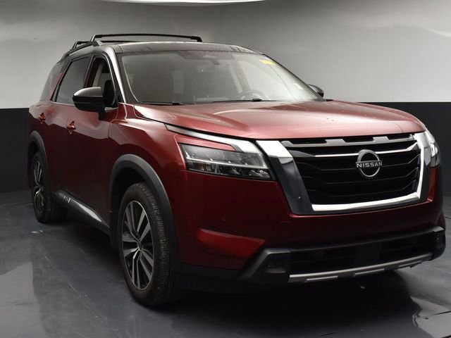 Used 2024 Nissan Pathfinder Platinum image 2