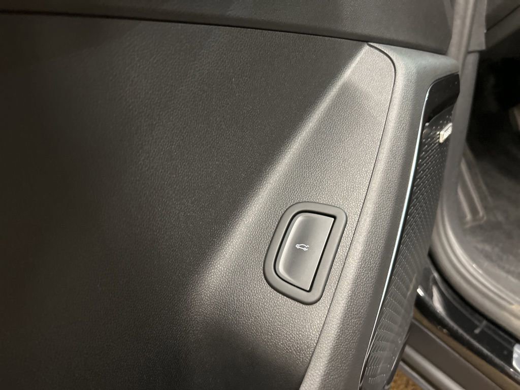 Used 2024 GMC Acadia AT4 w/ Luxury Package image 29