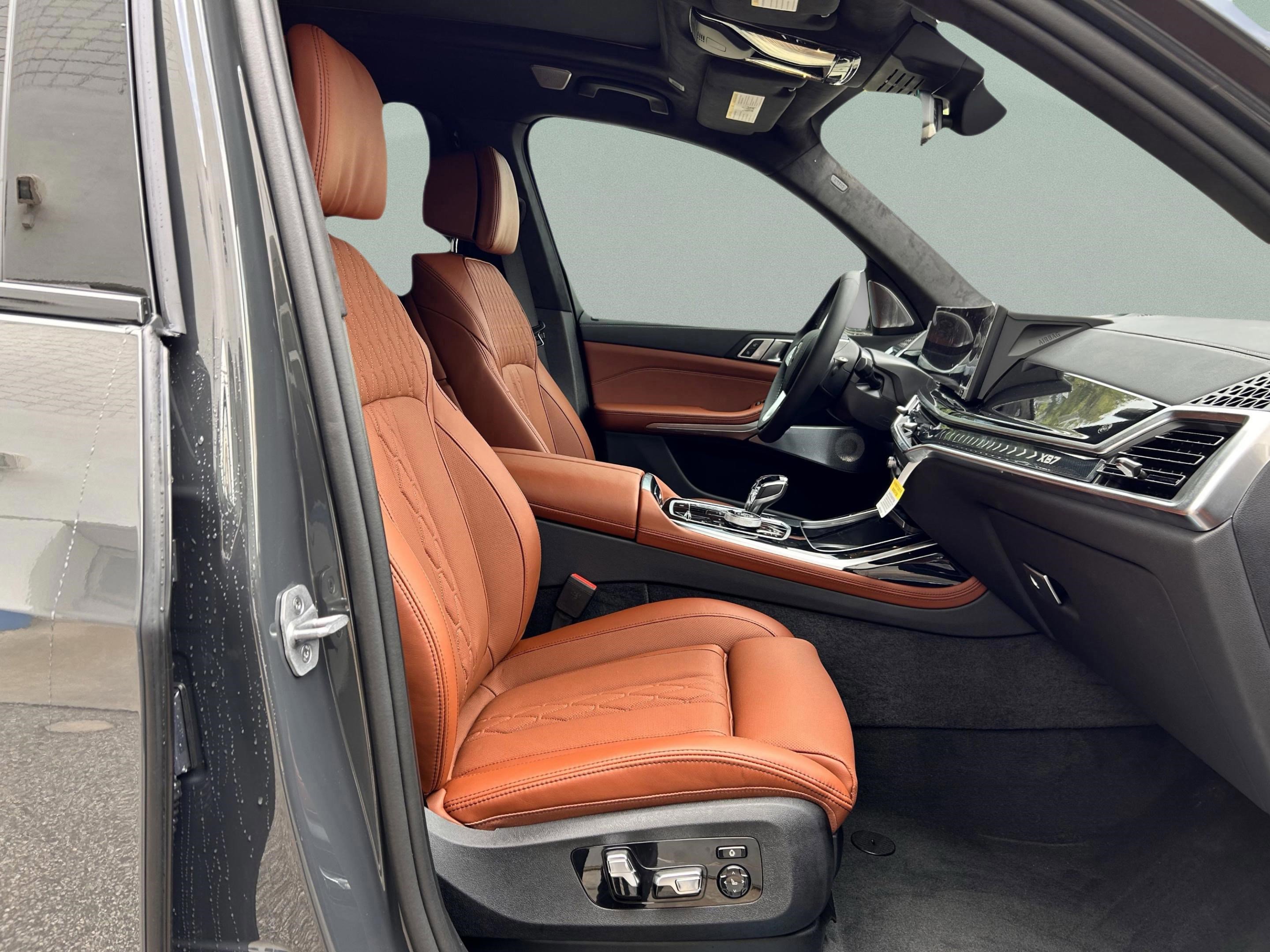 Used 2026 BMW ALPINA XB7 image 33