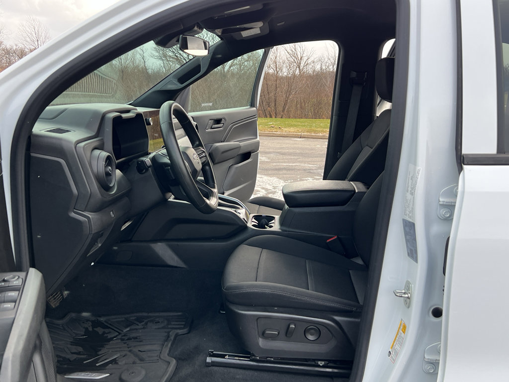 Used 2023 Chevrolet Colorado Trail Boss image 14