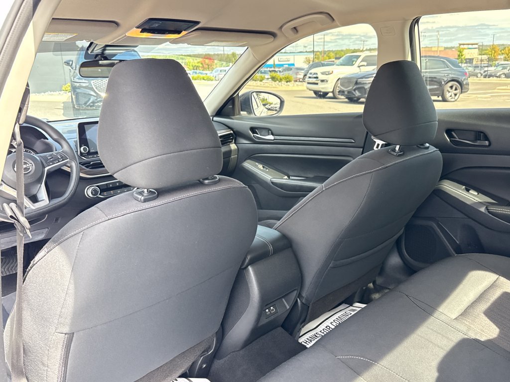 Used 2025 Nissan Altima 2.5 SV FWD image 17