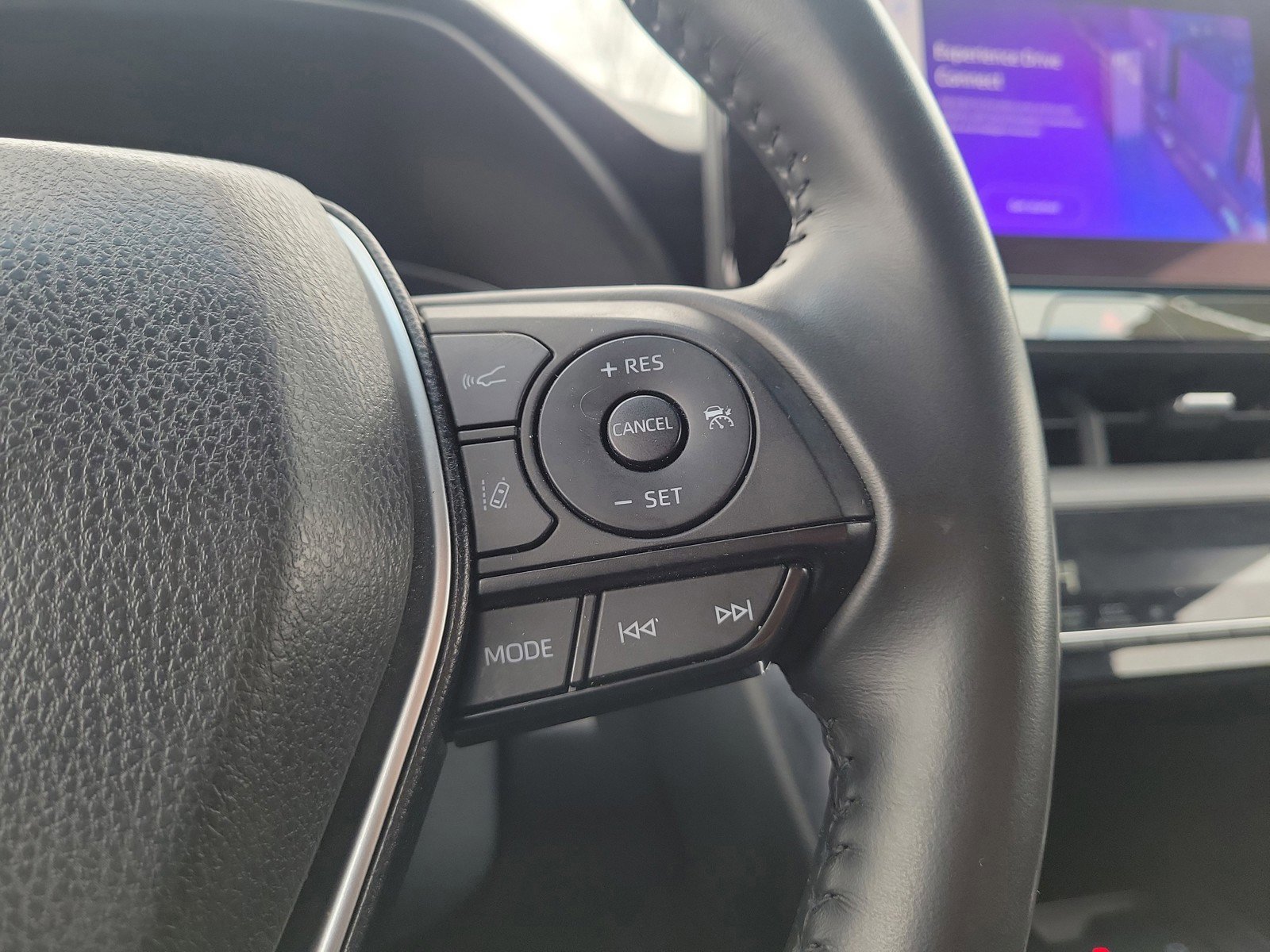 Used 2024 Toyota Venza LE AWD/4WD image 24