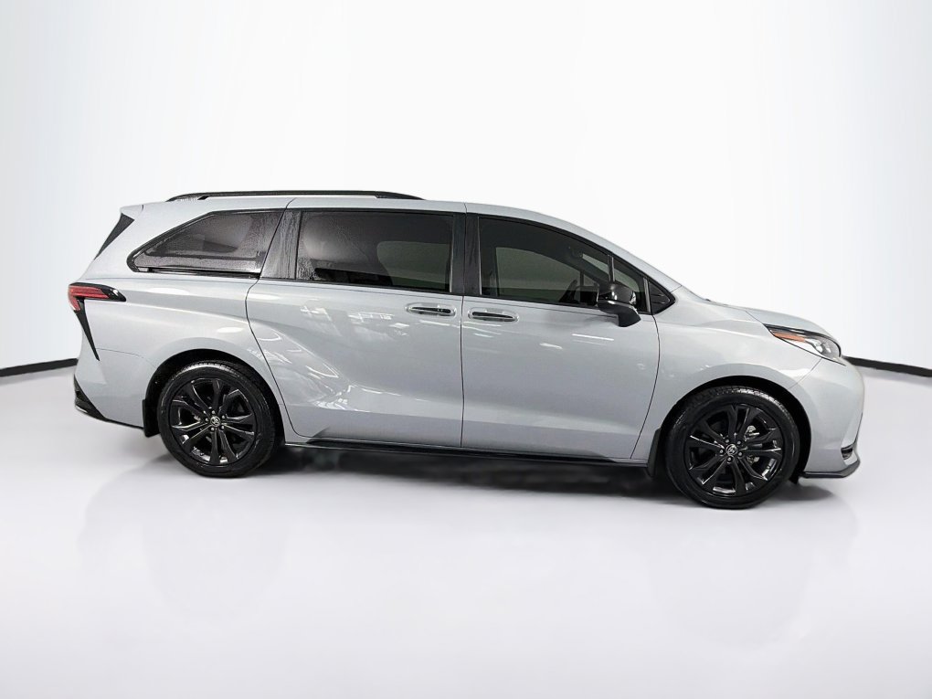 Used 2025 Toyota Sienna XSE w/ XSE Plus Package FWD image 11