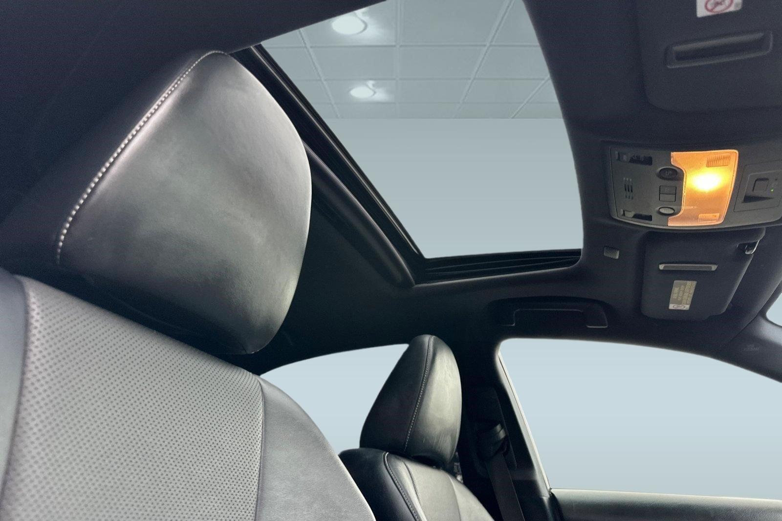 Used 2019 Lexus IS 350 F Sport w/ F Sport Package RWD image 14