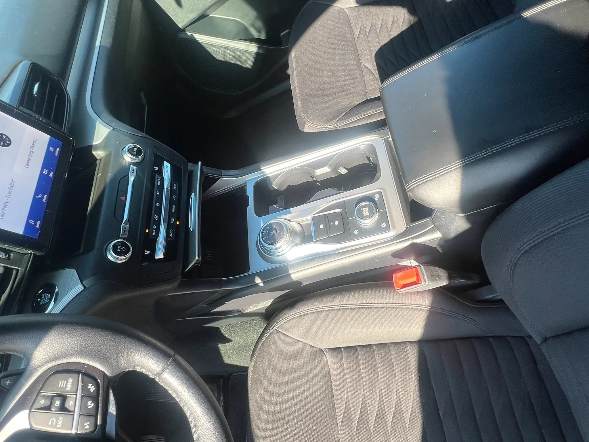 Used 2020 Ford Explorer XLT AWD/4WD image 17