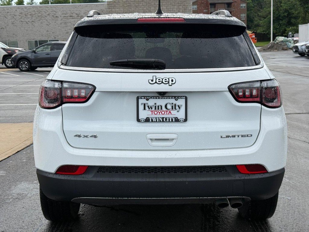 Used 2022 Jeep Compass Limited AWD/4WD image 5