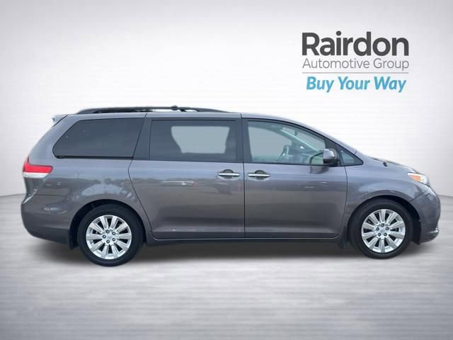 Used 2014 Toyota Sienna XLE image 9