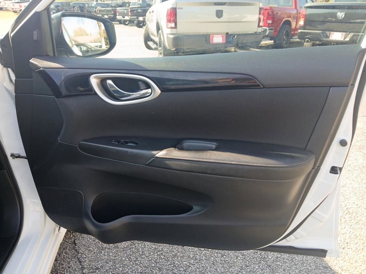 Used 2019 Nissan Sentra SV w/ Special Edition Package FWD image 14