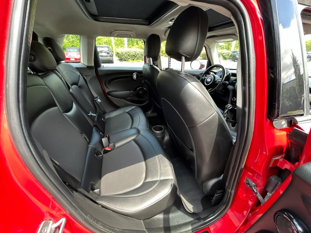 Used 2015 MINI Cooper 4-Door Hardtop FWD image 32