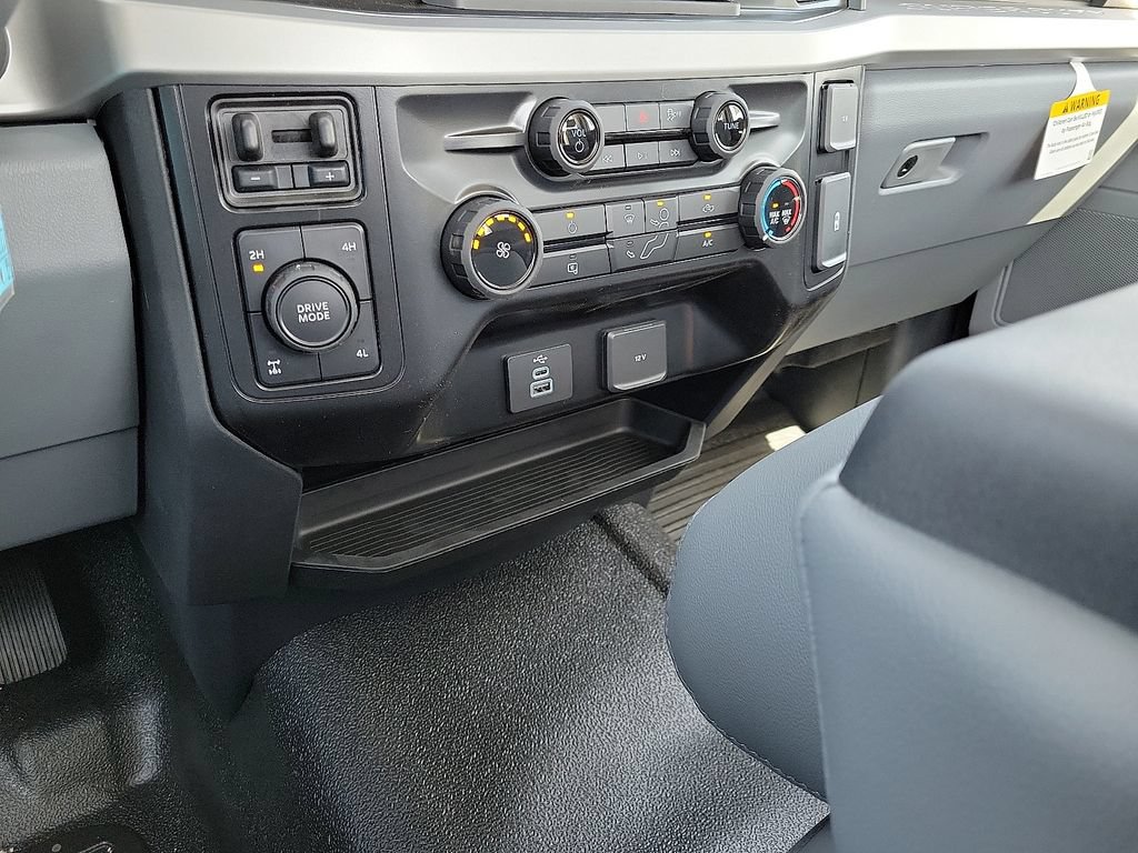 New 2026 Ford F250 XL w/ XL Chrome Package AWD/4WD image 25