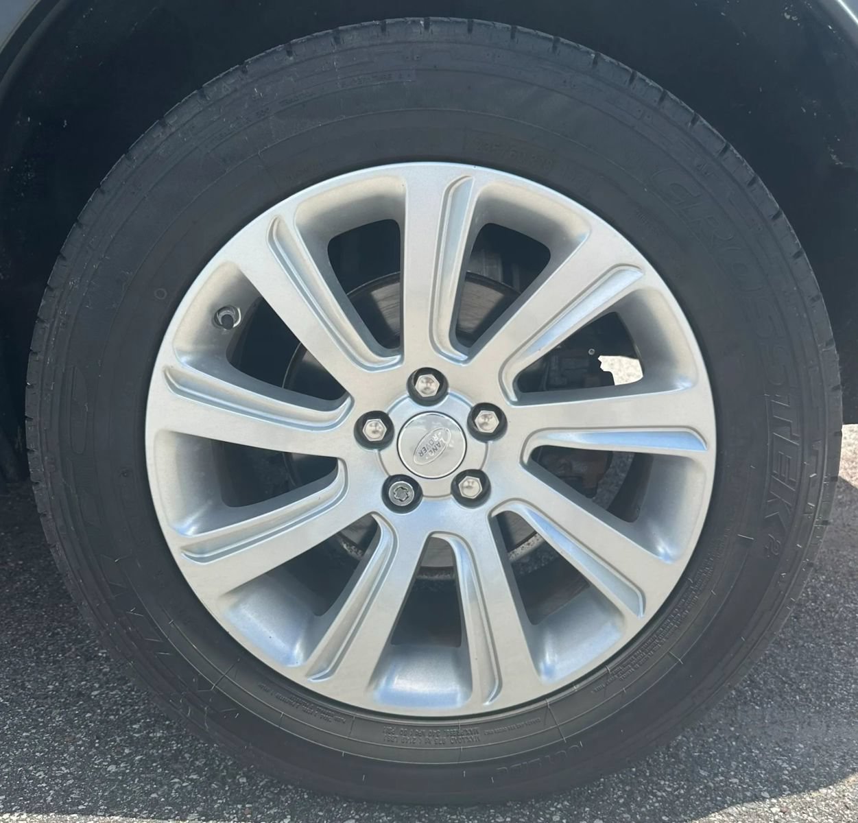 Used 2018 Land Rover Discovery Sport SE AWD/4WD image 17
