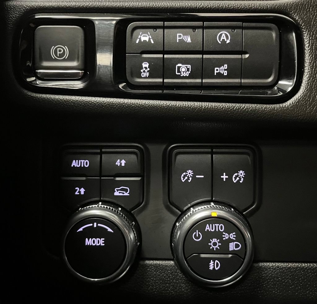 Used 2025 GMC Yukon XL Denali w/ Sun & Power Step Package AWD/4WD image 33