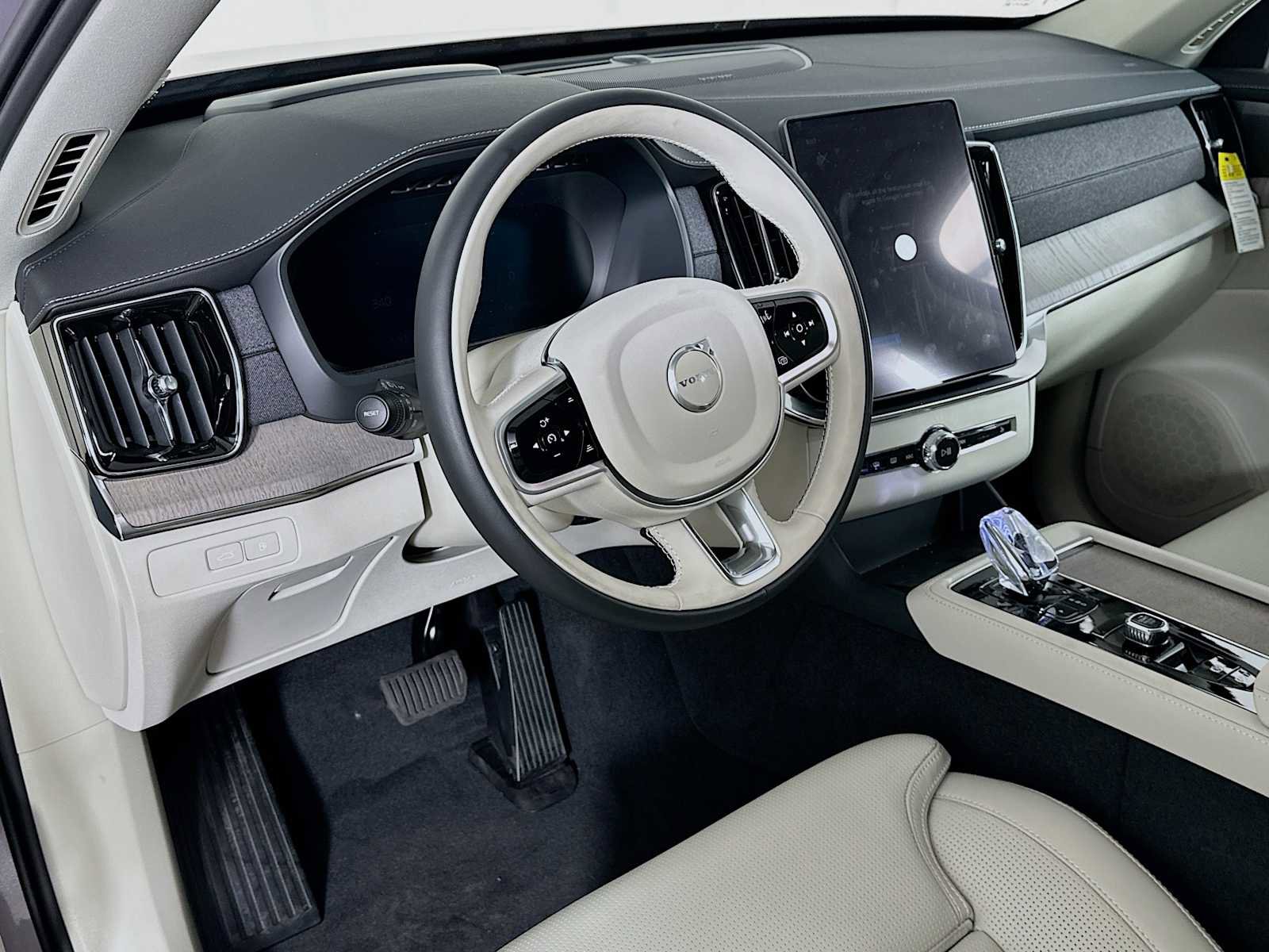 New 2026 Volvo XC90 T8 Ultra w/ Protection Package image 9