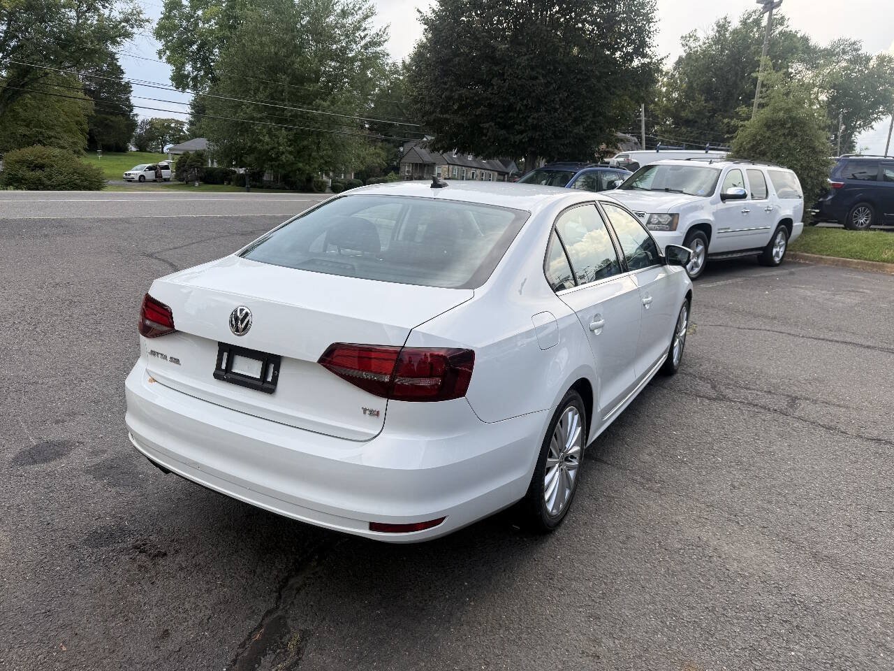 Used 2016 Volkswagen Jetta SEL w/ Lighting Package FWD image 5