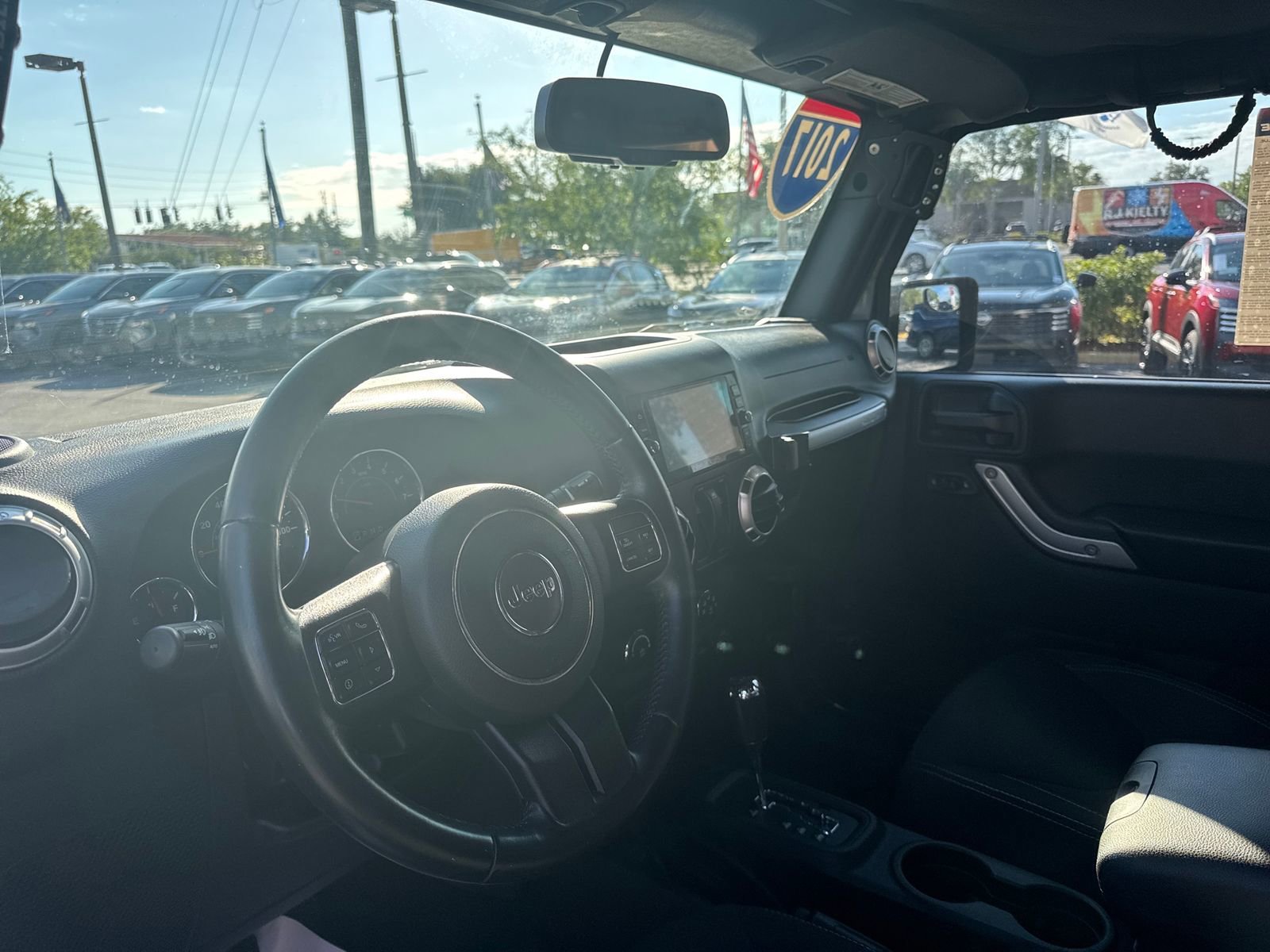 Used 2017 Jeep Wrangler Sahara w/ Connectivity Group AWD/4WD image 13