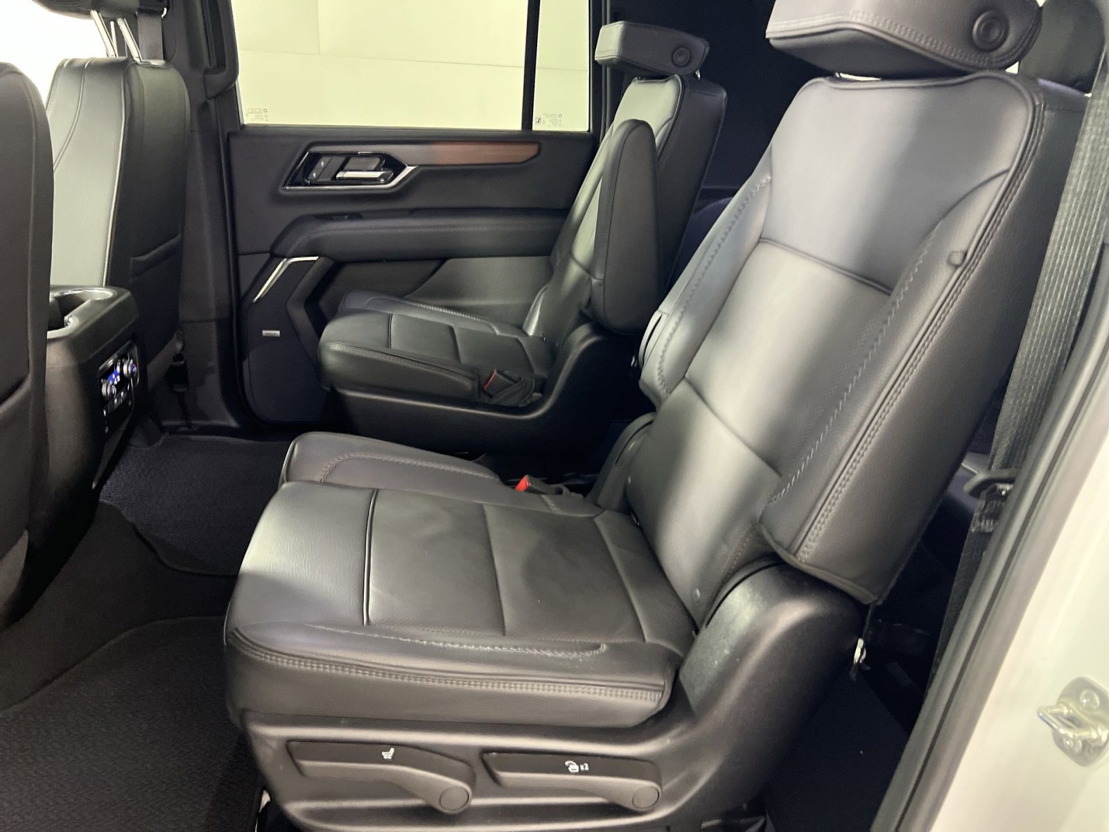 Used 2025 GMC Yukon XL Denali image 24
