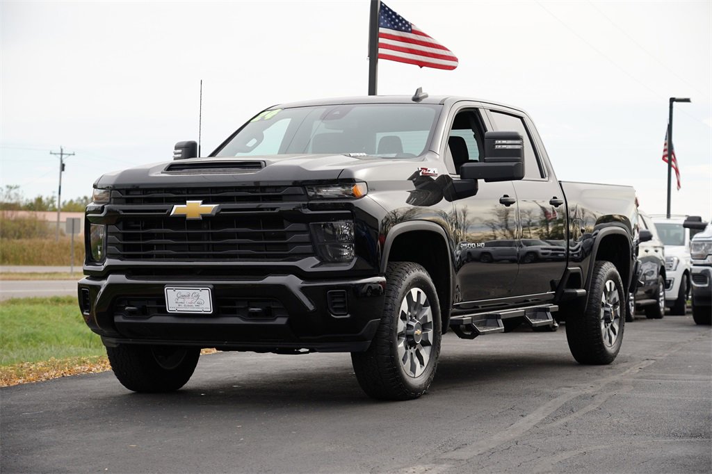 Used 2024 Chevrolet Silverado 2500 Custom w/ Custom Value Package image 7