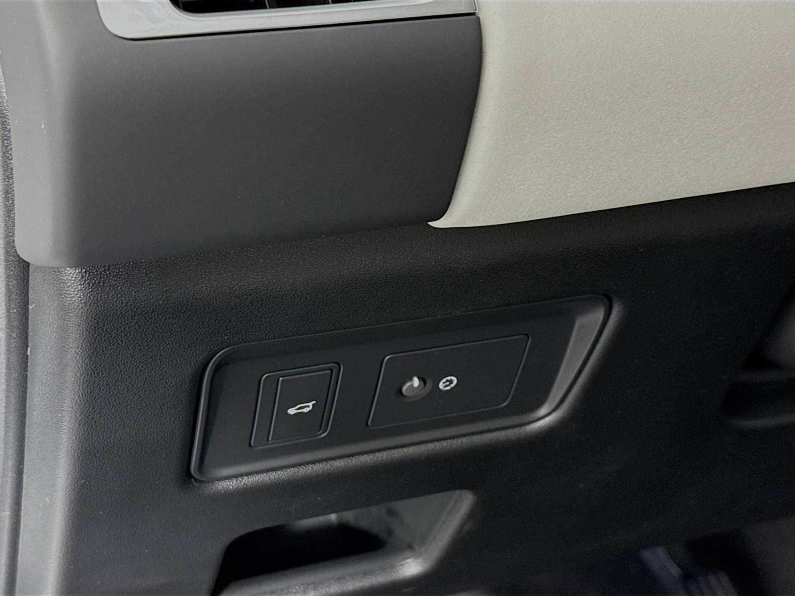 New 2025 Land Rover Discovery S AWD/4WD image 10