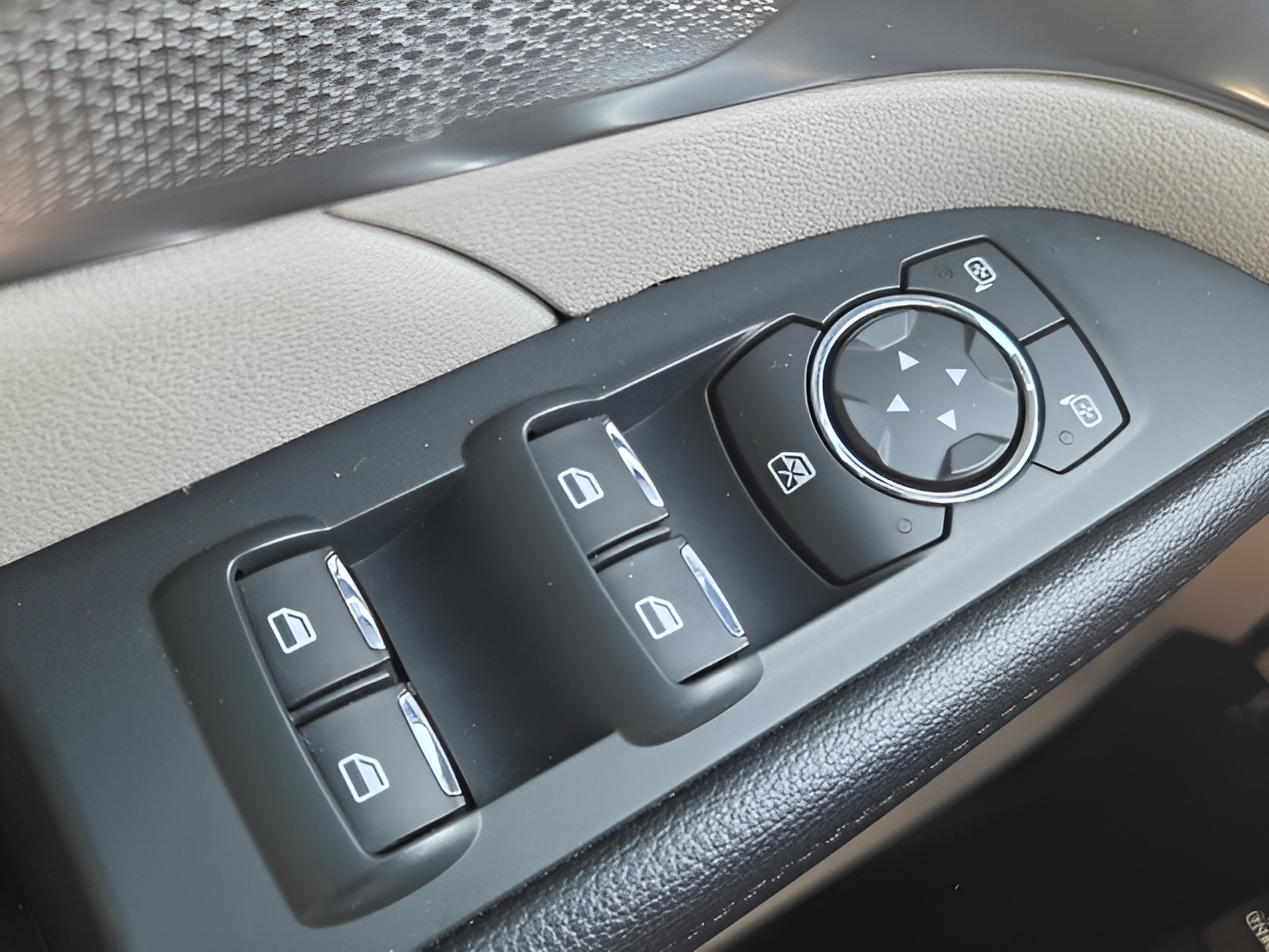 Used 2019 Ford Explorer XLT w/ Equipment Group 202A FWD image 30